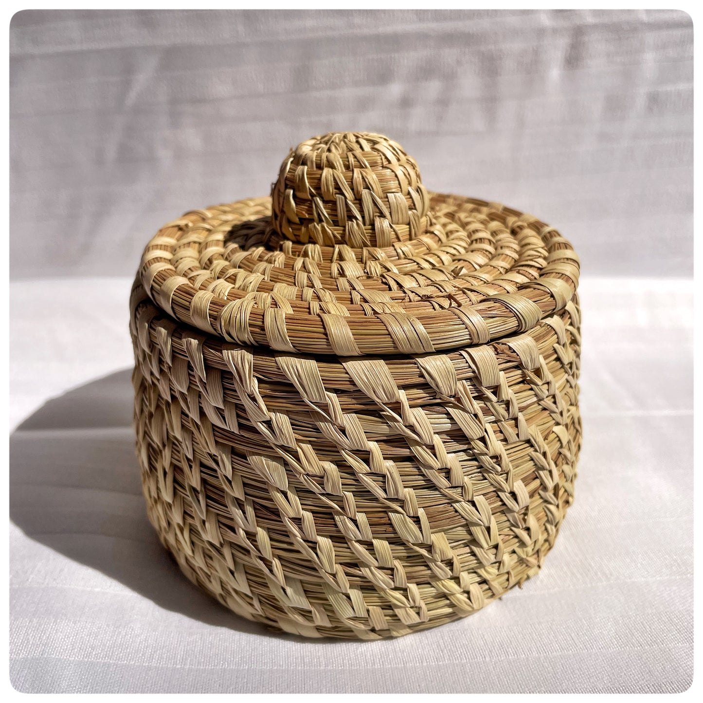 Sabai Grass Small Jewelry Box – Eco-Friendly, Natural Fiber Trinket Storage with Lid for Rings, Earrings, and Keepsakes